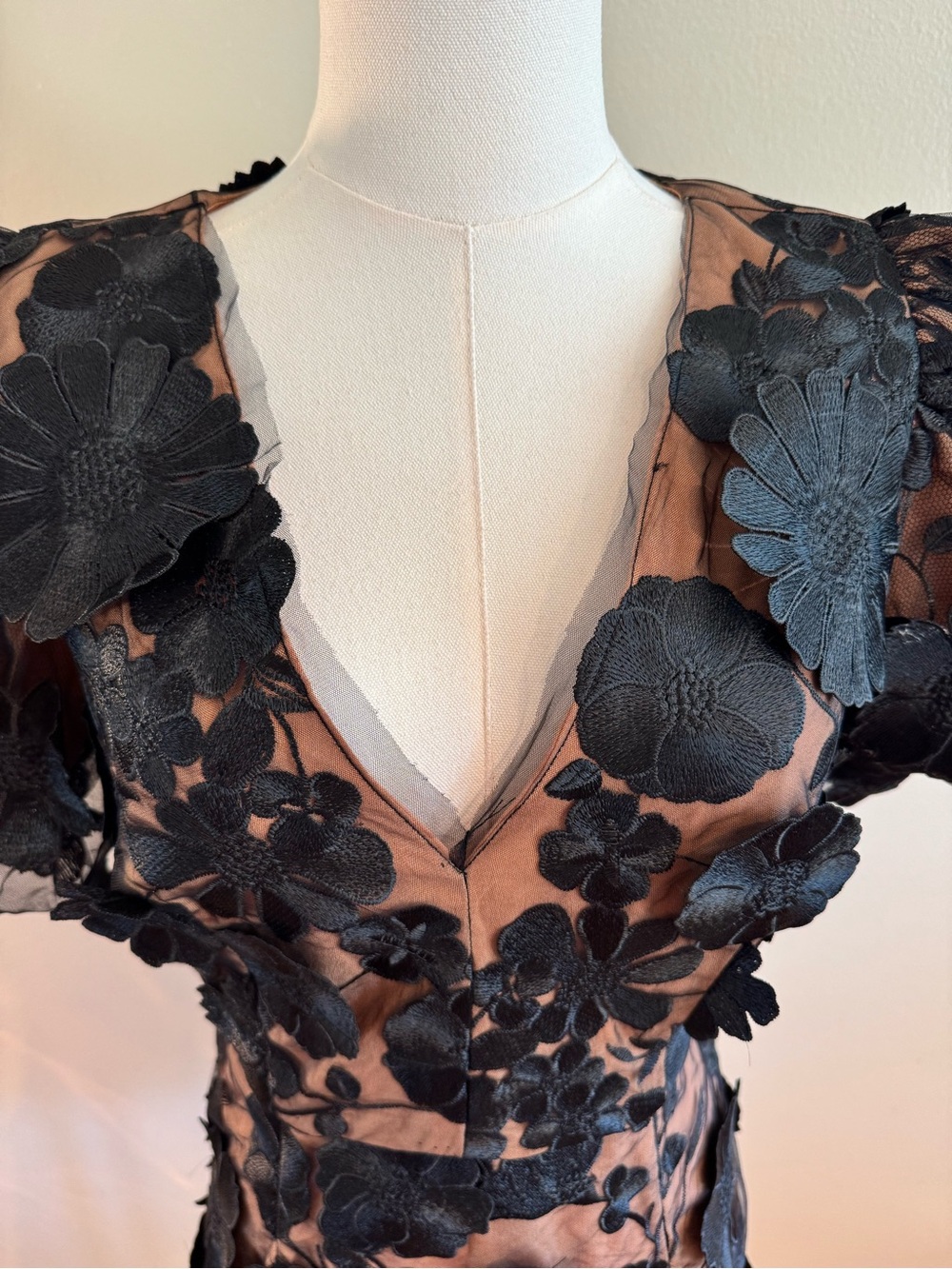 NWT Elliatt Black Floral Appliqué Puff-Sleeve Mini Dress on Nude Lining - Picture 3 of 8